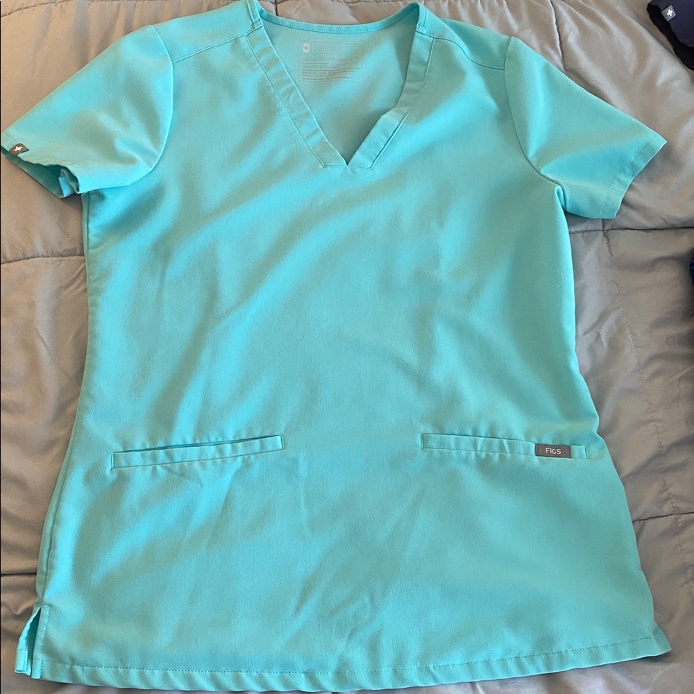 Figs Aqua Casma Two Front Pocket Scrub Top